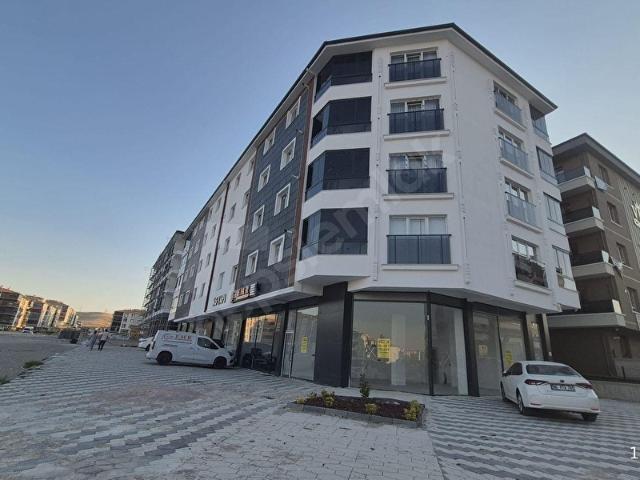 Yenikent'te Yeni Binada Ara Kat, 120 m2 Geniş 3+1 Satılık Daire