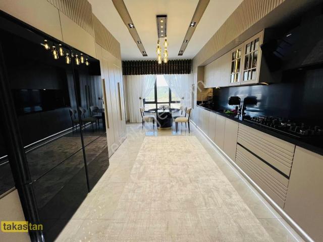 Yenilenmiş 4.5+1 Lüks Daire, 255m², Akıllı Ev Sistemi