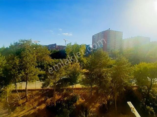 Yenimahalle Metro İstasyonunda Motorlu Taşıtlar Sitesinde Daire
