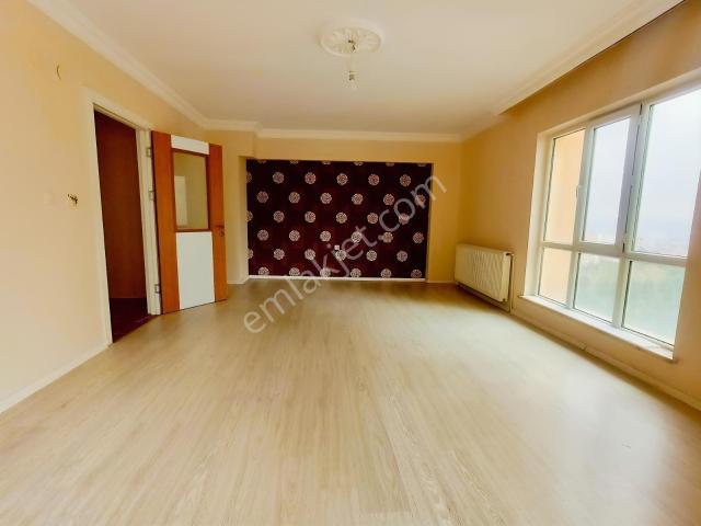 Yenimahalle Pamuklarda Ara Kat Manzaralı Yapılı Kiralık Daire