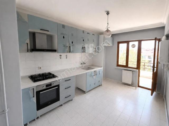 Yenimahalle Serhat'ta Sitede Bakımlı 3+1 Kiralık Daire