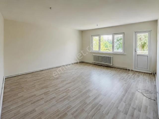Yenimahalle Serhat'ta Sitede Ulaşımı Kolay 3+1 Kiralık Daire