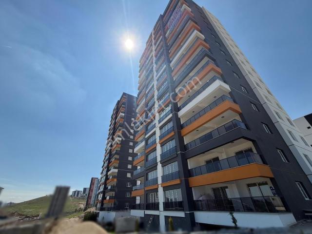 Yenimahalle Susuz Orhanlar Sitesi'nde Geniş 4+1 Satılık Daire