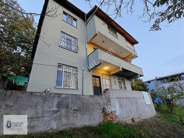 Yenimahalle'de Eşyalı, Bahçeli, Deniz Manzaralı 2+1 Kiralık Ev