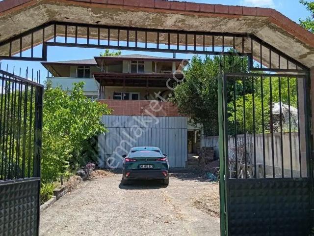 Yenimahalle'de 970m² Arsa İçinde Satılık 6+3 Villa