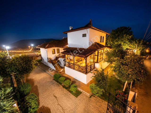 Yenipazar'da 1.628 M² Arsa İçinde Trıplex Villa