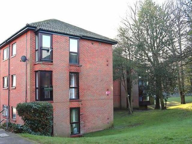 Yeovil Close, Farnborough, 2 Bedroom Flat