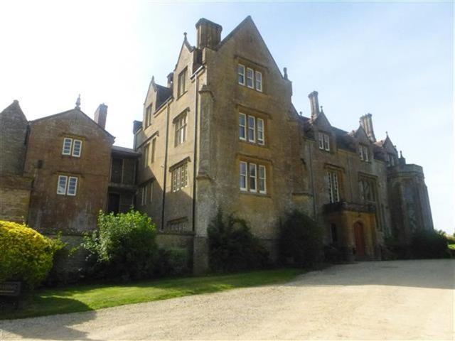 YEOVIL, BA22 2 bed flat to rent £850 pcm £196 pw