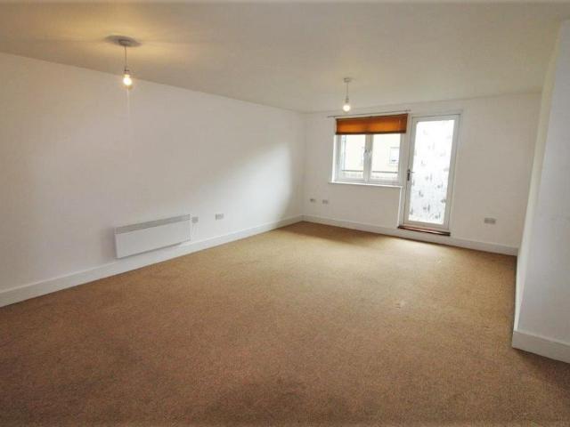 Yeoman Close, Yarmouth Road, Ipswich. 1 bed flat to rent £825 pcm £190 pw