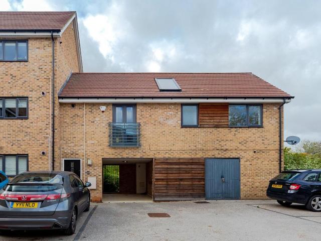 Yeoman Drive, Cambridge 2 bed apartment to rent £1,625 pcm £375 pw
