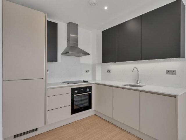 Yeoman House, 63 Croydon Road, London 2 bed flat to rent £1,780 pcm £411 pw