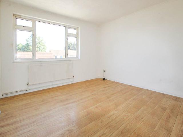 Yeading Court, Hayes, Middlesex UB4, Studio to rent, £1,050 pcm | PrimeLocation