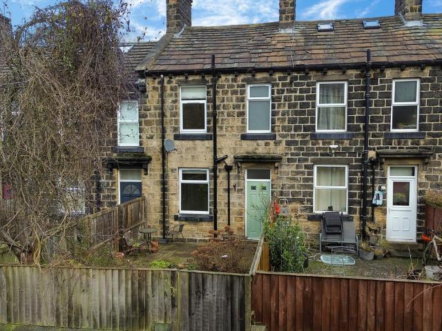 Yeadon, Leeds LS19 2 bed terraced house to rent £1,200 pcm £277 pw