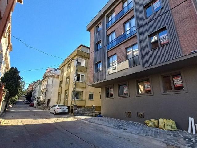 YEDİTEPE ÜNİ. ANA KAPISINA ÇOK YAKIN,SIFIR BİNA,SIFIR EŞYALI,1+1