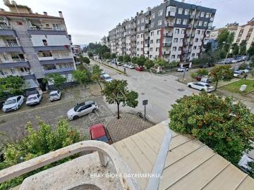 Yedieylül Mah. 2.kat muazzam Genıs Ara Kat 4+1 Doğalgazlı Daire