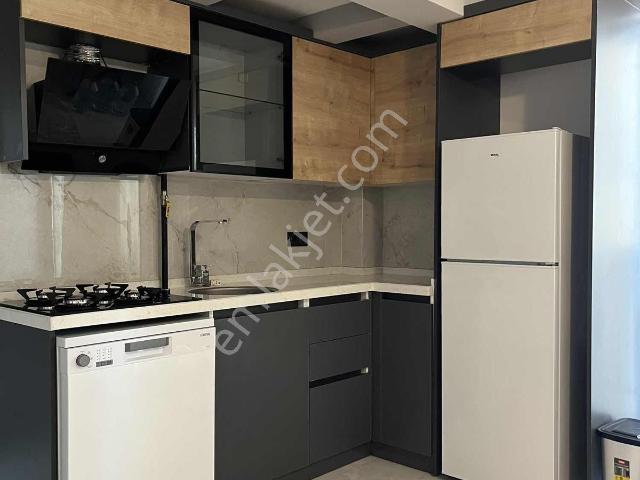 Yedieylül Mahallesinde Ara Kat Lüks 1+1 Full Eşyalı