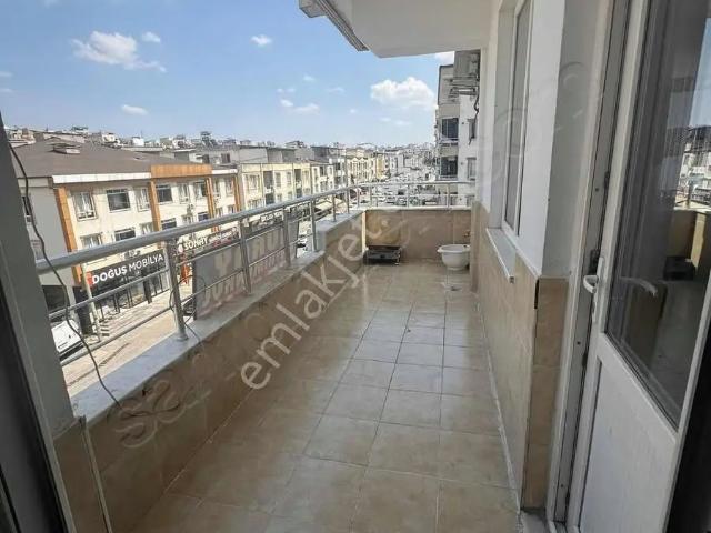 Yeditepe 72 Nolu Cadde Üzeri Arakat Çift Balkon