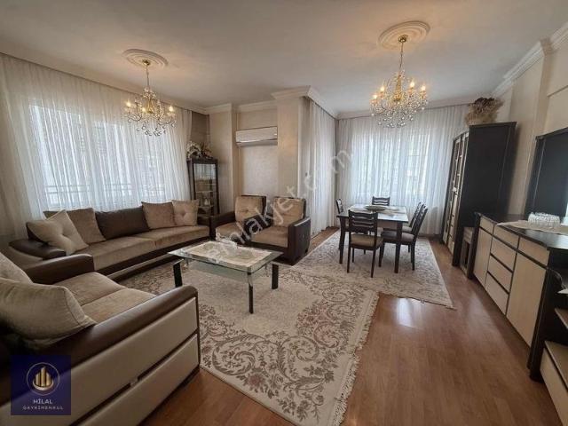 Yeditepe Mahallesinde Köşe Başı Satlık Geniş 3+1 Daire