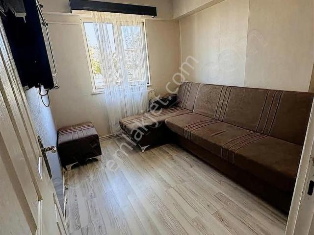 Yeditepe'de Satılık Üçüncü Kat 2 + 0