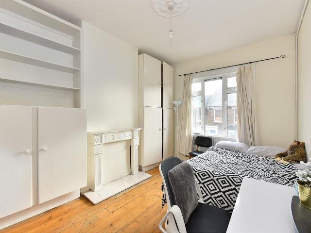 Yeldham House, Yeldham Road, Hammersmith And Fulham, London W6, 1 bed flat to rent, £1,900 pcm | PrimeLocation