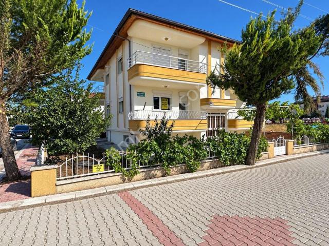 Yerli Gayrimenkul'den Şehitler Mahallesinde Kiralık 3+1 Daire