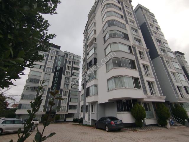 Yeski Emlâk İnşaattan Havuzlu Site İçerisinde Kiralık Daire