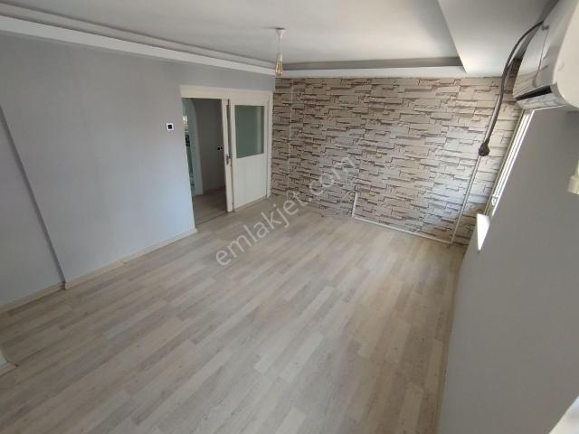 Yeski Emlâk İnşaattan Kiralık 2+1 Temiz Daire