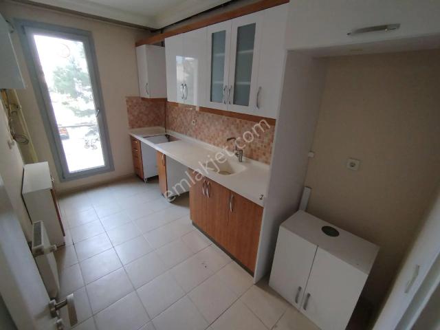 Yeski Emlâk İnşaattan Kiralık 3+1 Site İçinde