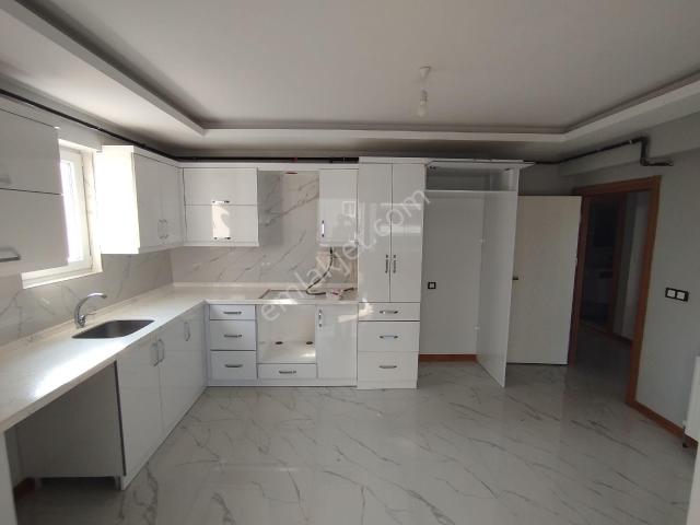 Yeski Emlâk İnşaattan Kiralık Daire Merkezi Konumda