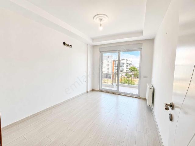 Yetişen Tutar/ Ana Cadde Üzerinde Kiralık 2+1 / Yeniköy