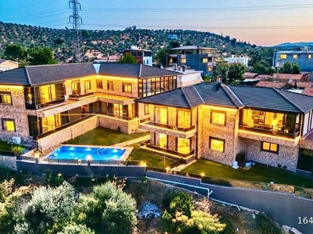 YETKİLİ AY EMLAKTANKAZDAĞLARI ETEKLERİNDE HAYALLERİNİZİ SÜSLEYECEK YÜZME HAVUZLU SATILIK 4+1 VİLLA