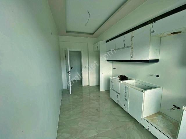Yetkisi Uytundan Burhaniye'de Kapalı Otoparklı 2+1 Satılık Daire