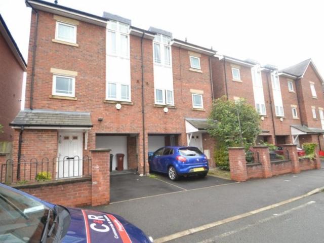 Yew Street, Hulme, Manchester, M15 5YW 4 bed townhouse to rent £2,200 pcm £508 pw