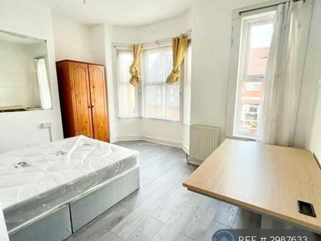 Yew Tree Avenue, Fallowfield. 4 bed end of terrace house to rent £1,550 pcm £358 pw