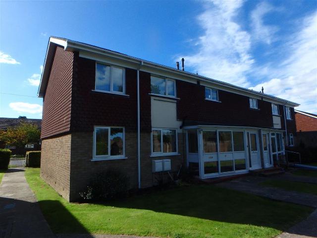 Yew Tree Court, Newlands Road, New Milton BH25, 2 bed flat to rent, £1,275 pcm | PrimeLocation