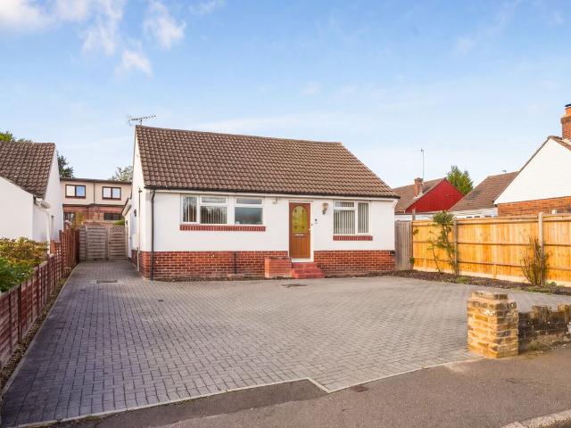 Yew Tree Close, Hedge End, Southampton, Hampshire SO30, 4 bed bungalow to rent, £2,250 pcm | PrimeLocation