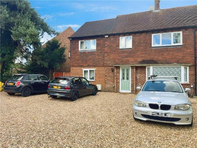 Yew Tree Drive, Guildford, Surrey, GU1 1 bed in a house share to rent £850 pcm £196 pw