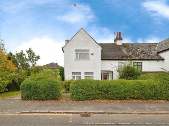 Yew Tree Road, Manchester, M14 4 bed semi detached house to rent £2,426 pcm £560 pw