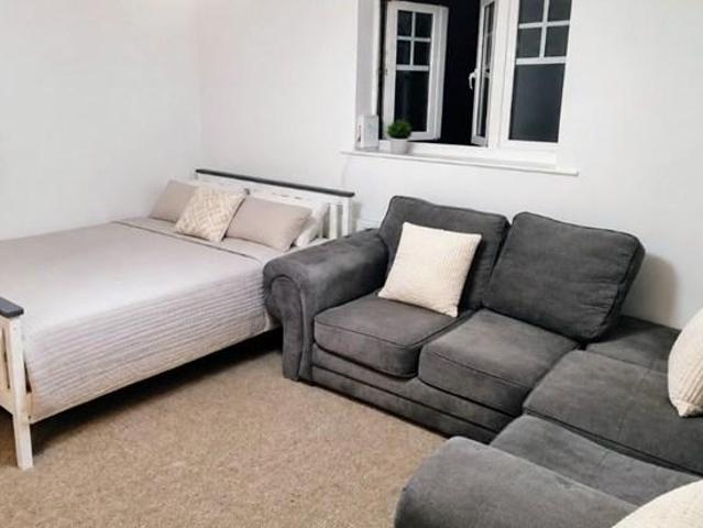 Yewdall Way, Bradford, BD10 1 bed in a house share to rent £650 pcm £150 pw