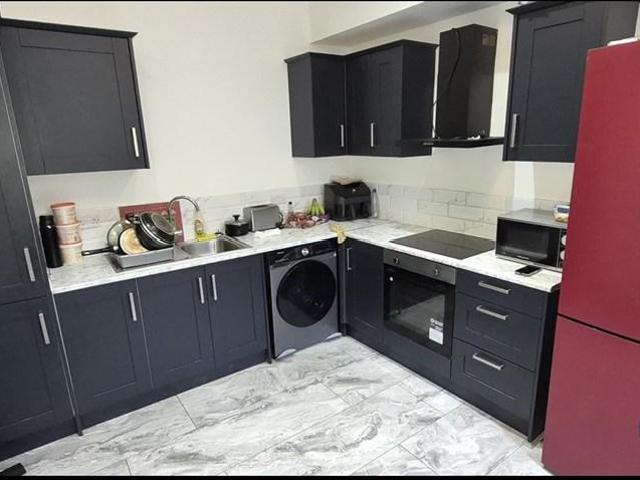 Yews Mount, Huddersfield, HD1 1 bed in a house share to rent £470 pcm £108 pw