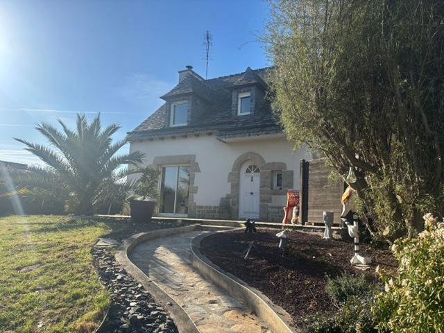 YFFINIAC: Maison 5 pièces 142 m2 env