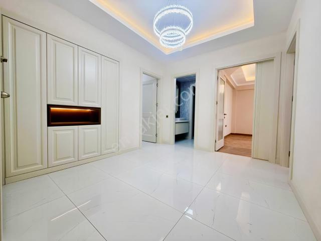 Yks'den Gazze Caddesinde Lüx Site İçi 4+1/200m² Satılık Daireler