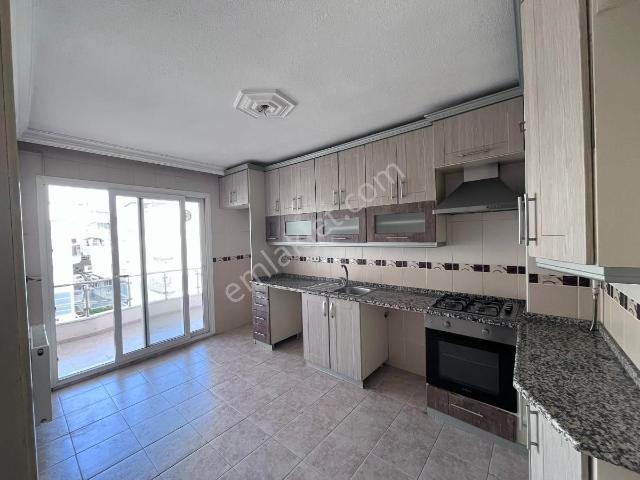 Yiğitler Mahallesinde 125 M2 Kapalı Mutfak 3+1 Kiralık Daire