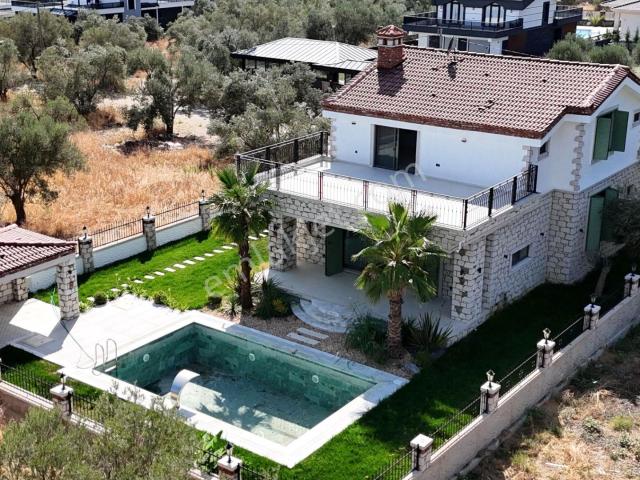 Yiğit'ten Altınolukta Alaçatı Konseptli Ultra Lüks 4+1 Villa