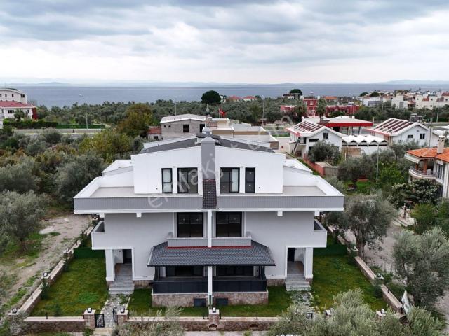Yiğit'ten Altınoluk Narlı'da Denize 100 Metre Satılık 3+1 Villa