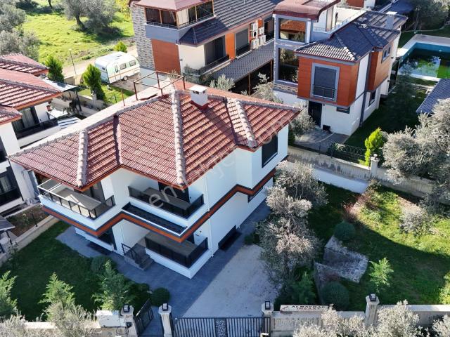 Yiğit'ten Güre'de Bahçe Kullanımı Geniş 6+1 Tam Müstakil Villa