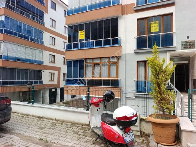 Yine *zeybek*den İnebolu Site İçerisinde 2+1/geniş Balkon.2.kat