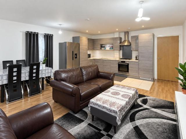 Yiewsley, WEST DRAYTON UB7 2 bed flat to rent £2,050 pcm £473 pw