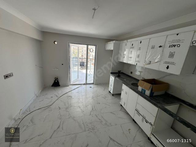 YILMAZER'DEN YOL CEPHELİ ENÜST KAT GENİŞ BALKON 2 BANYO LÜX ACİL