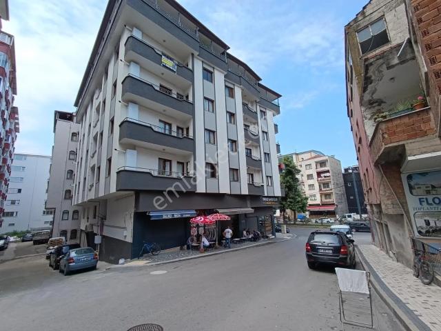 Yomra Gemiyolunda Kiralık 2+1 Temiz Daire
